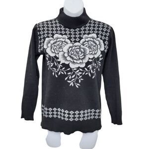 2/$20 Y2K Black & White Flowers Pattern Sweater Top Size: Small